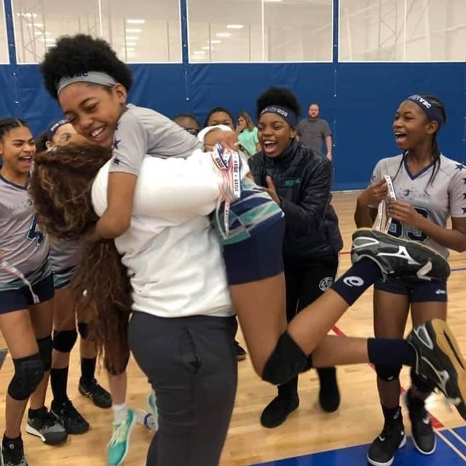 USA Volleyballさんのインスタグラム写真 - (USA VolleyballInstagram)「Show off 𝓎𝑜𝓊𝓇 𝓈𝓉𝓎𝓁𝑒 in the next issue of Your Court!  Does your team have a special vibe? Do you love to travel? Send photos to digitalmedia@usav.org. Include your name, USAV club and describe the photo, and you might get featured! 🤩」1月30日 7時05分 - usavolleyball