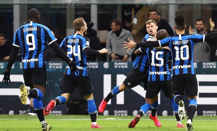 クワドォー・アサモアのインスタグラム：「Andiamo in semifinale! 👏🏿 Let’s go! ⚫️🔵 #CoppaItalia #SanSiro @inter」