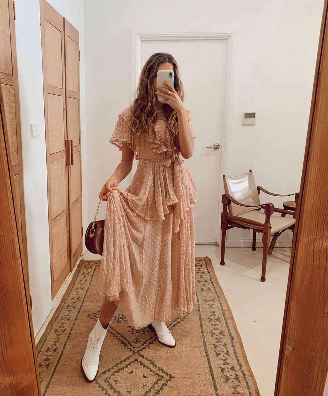 SPELLさんのインスタグラム写真 - (SPELLInstagram)「Some Zoe Gown lovin’ from our beautiful stockist @callmethebreeze 💕 we love this epic styling! 🌸」1月30日 7時18分 - spell