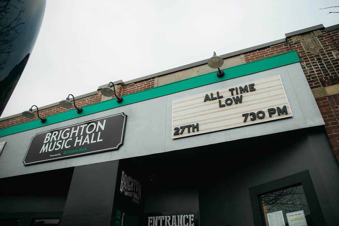 All Time Lowのインスタグラム：「01.28.2020 - Boston, MA at @brighton_music! Boston is always an amazing place for us. All photos by @nolanknight」