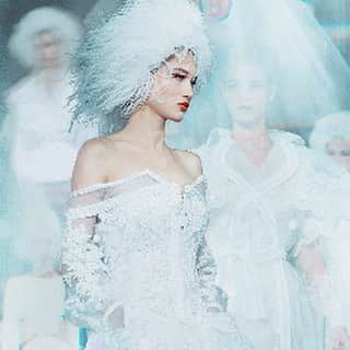 アレクシマビーユのインスタグラム：「Haute Couture SS2020 show picture artwork by @quentin.de.ladelune staring @victoriia_evseeva & @paulinehoarau makeup @lloydsimmondsmakeup with @macpro hair @beppedeliaofficial with @beautick_official hands @manucurist show styled by me @alexismabille sound design @emmanuelcaurel with @ditavonteese voice」