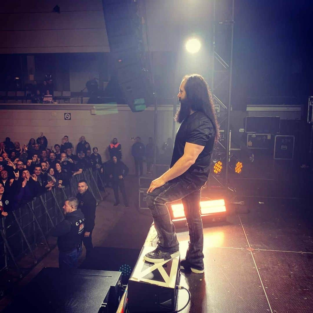 ドリーム・シアターさんのインスタグラム写真 - (ドリーム・シアターInstagram)「Thank you Barcelona 🇪🇸🤘 #distanceovertimetour #dreamtheater」1月30日 7時37分 - dreamtheaterofficial