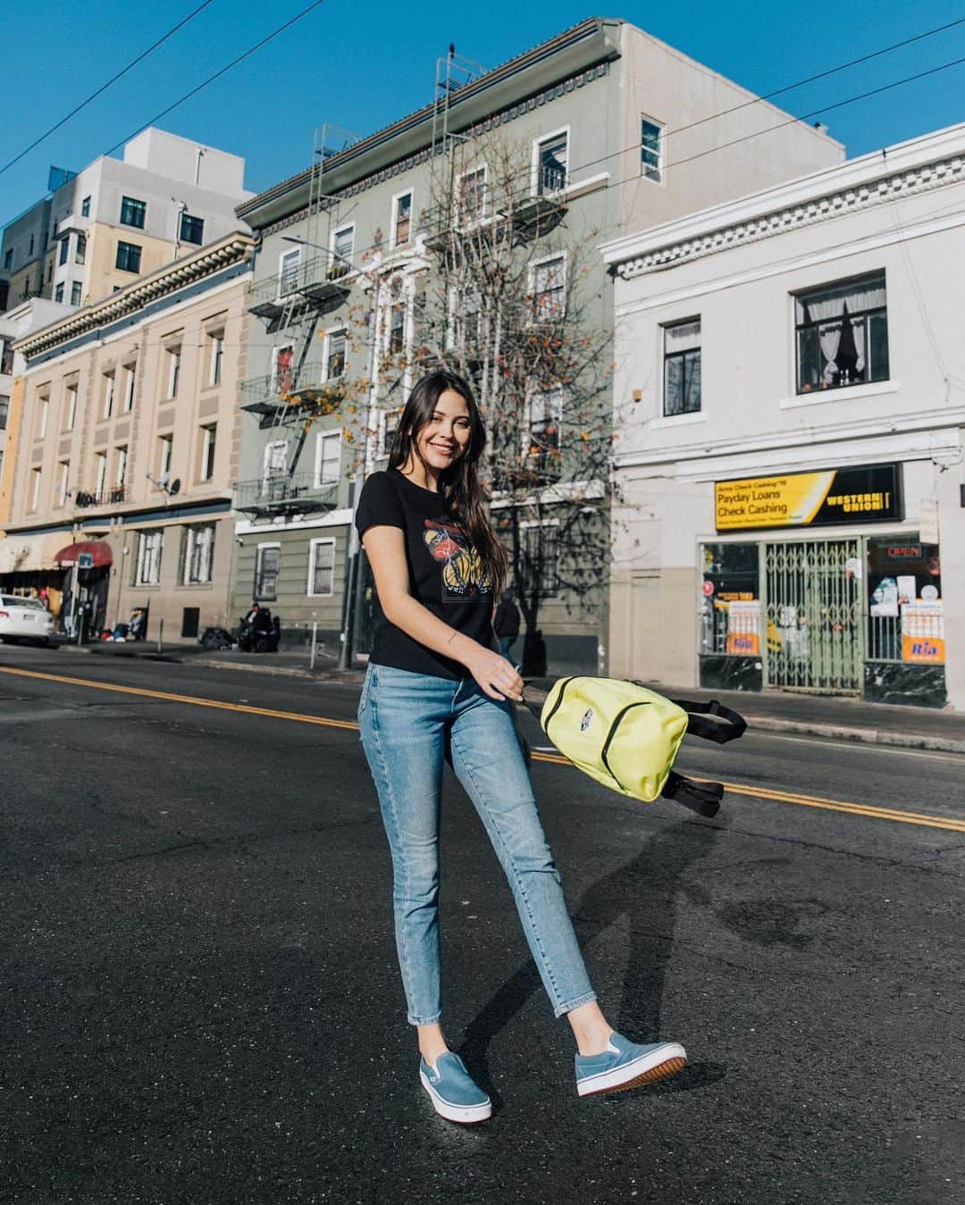 vansさんのインスタグラム写真 - (vansInstagram)「Out and about in the Roadie Fly Baby Tee and the Got This Mini Backpack. Shop now at vans.com/womens or find a store near you.」1月30日 8時03分 - vans