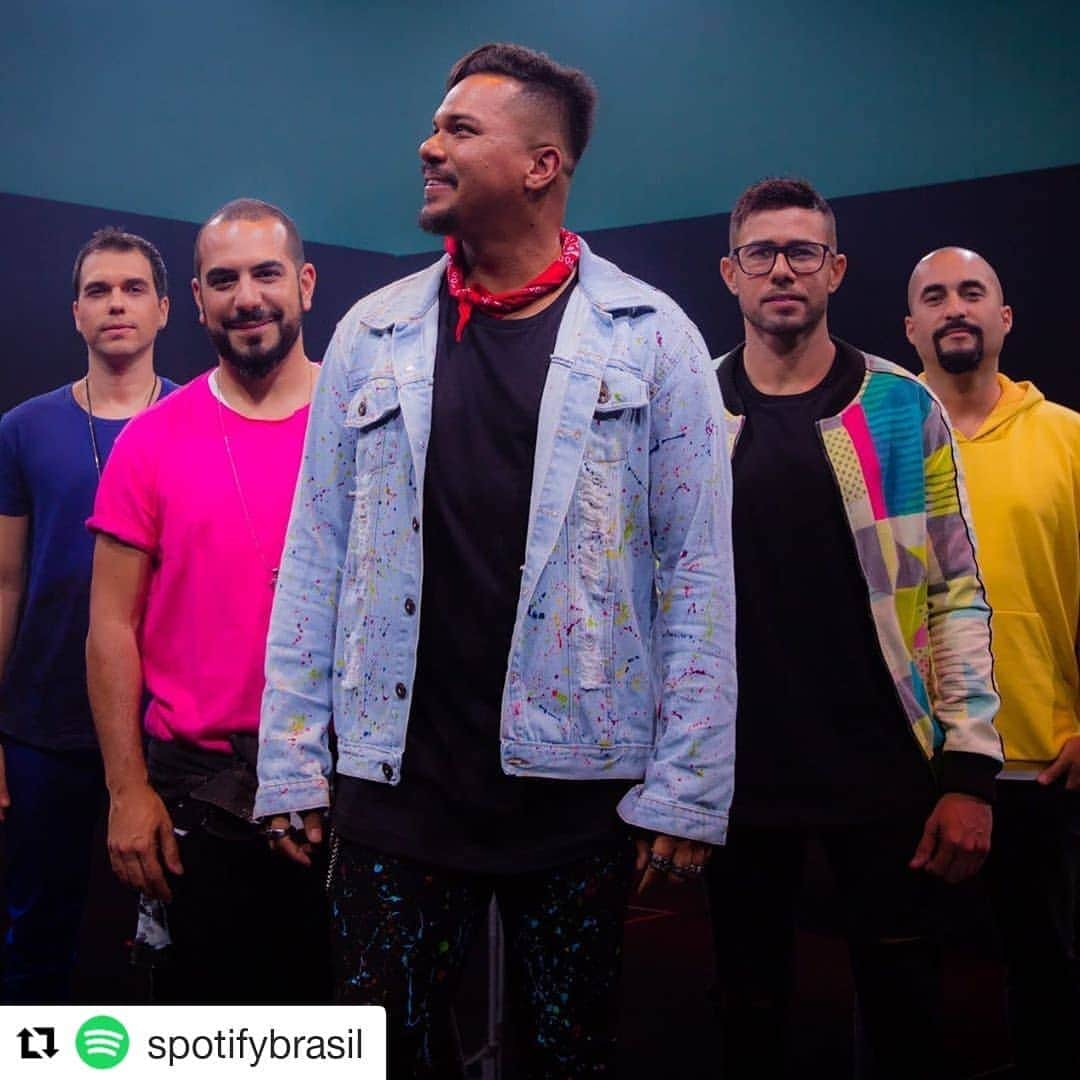 Sorriso Marotoのインスタグラム：「Bora lá ouvir a nossa #ThisIsSorrisoMaroto? 😀  #Repost @spotifybrasil ・・・ "Sinal Vital", a nova do @sorrisomaroto, já tá na playlist THIS IS SORRISO MAROTO do Spotify. Ouça grátis junto com todos os sucessos do grupo.」