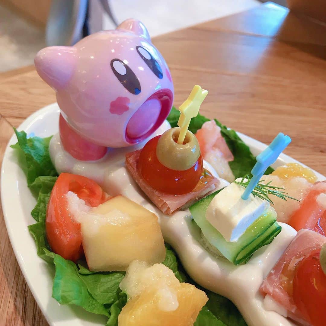なかやまちえこのインスタグラム：「Kirby Cafe⭐️🍅💫 #cafe #cafestagram #カフェ #カフェ巡り #カービィカフェ #kirby #kirbycafe」