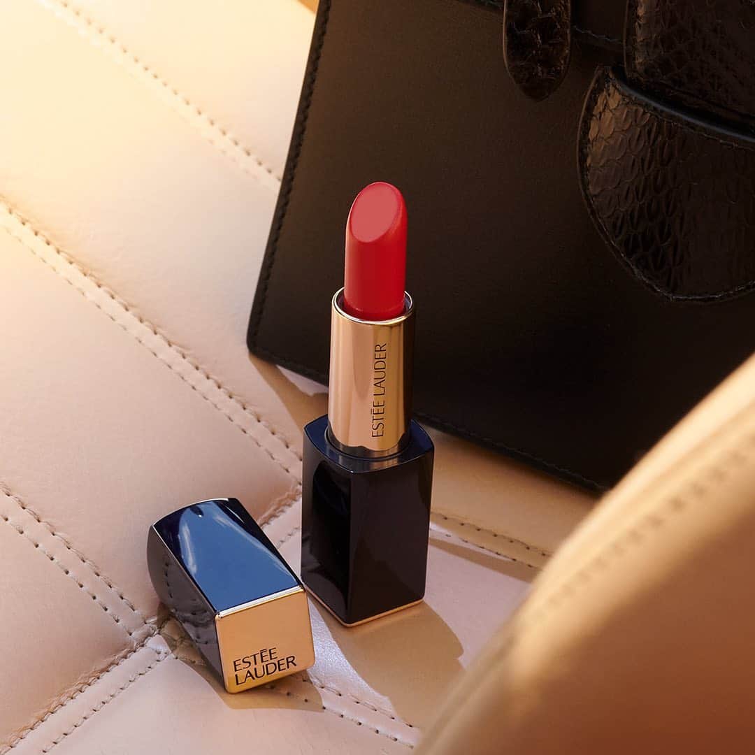 エスティローダーさんのインスタグラム写真 - (エスティローダーInstagram)「Creme de la Creme, pun intended. #PureColorEnvy Lipstick is exceptionally soft, glides on effortlessly yet still saturates lips with high-intensity color in just one stroke. Featuring #LipstickEnvy in Carnal 520. #LipsToEnvy 💄」1月29日 23時22分 - esteelauder