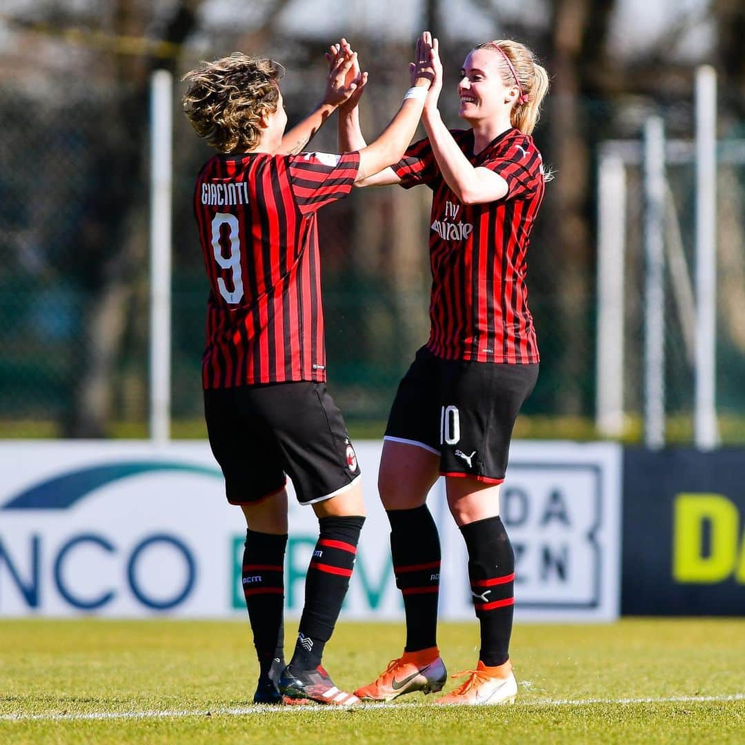 ACミランさんのインスタグラム写真 - (ACミランInstagram)「#MilanBari 6⃣-3⃣ 🔚 ⚽ Hat-trick hero @valentinagiacinti, @snoge, @refiloejane15, @berglindbjorg ⚽ A superb display today, well done Rossonere! 🔴⚫ #SempreMilan #FollowTheRossonere」1月29日 23時23分 - acmilan