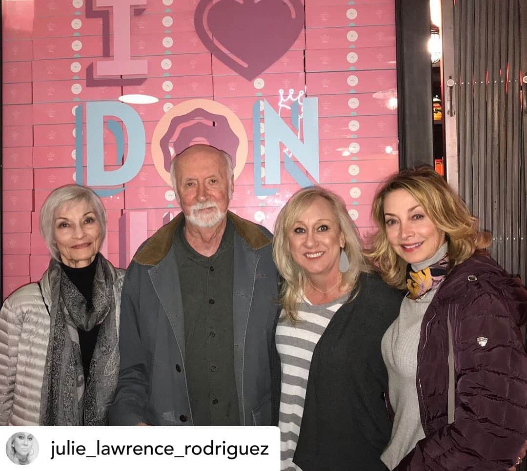 シャロン・ローレンスさんのインスタグラム写真 - (シャロン・ローレンスInstagram)「Such a nice visit with my Lawrence family and Dad the ‘Don of Donuts’ 😉 Posted @withregram • @julie_lawrence_rodriguez Enjoyed such a sweet time and mini Lawrence reunion here in Atlanta last night over yummy ramen noodles. Of course, I couldn’t let them get away without introducing them to the 100-layer donut from @five_daughters_bakery 😋❤️ #atlanta #lawrencefamily #tonton #raman #fivedaughtersbakery #poncecitymarket #donuts」1月29日 23時30分 - sharonelawrence