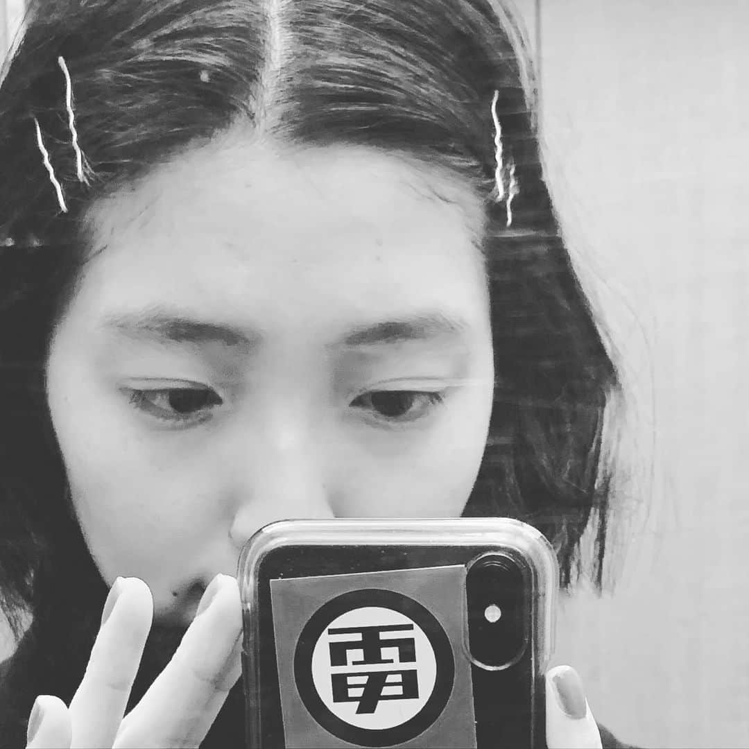 小谷実由さんのインスタグラム写真 - (小谷実由Instagram)「最近髪の毛をセットするのが億劫なときはピンをぱしぱしと4本留めてやり過ごしている。視界も良好だしね(当たり前)」1月29日 23時34分 - omiyuno