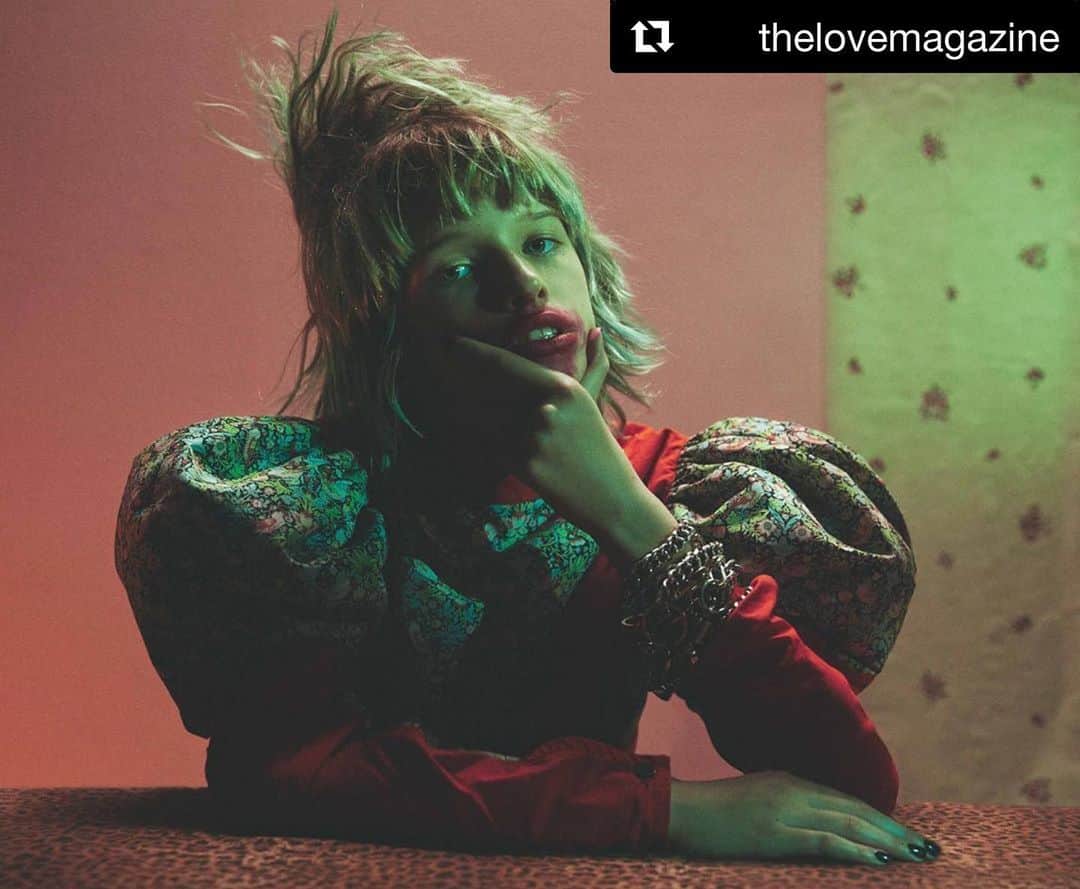 ミラ・ジョヴォヴィッチのインスタグラム：「@evergaboanderson on the cover of @thelovemagazine with haunting and magical photographs by @mikaeljansson and an interview by me!😎 You can order an actual, real hard copy of this issue if you go to the @thelovemagazine shop, link in their bio!!🌟」