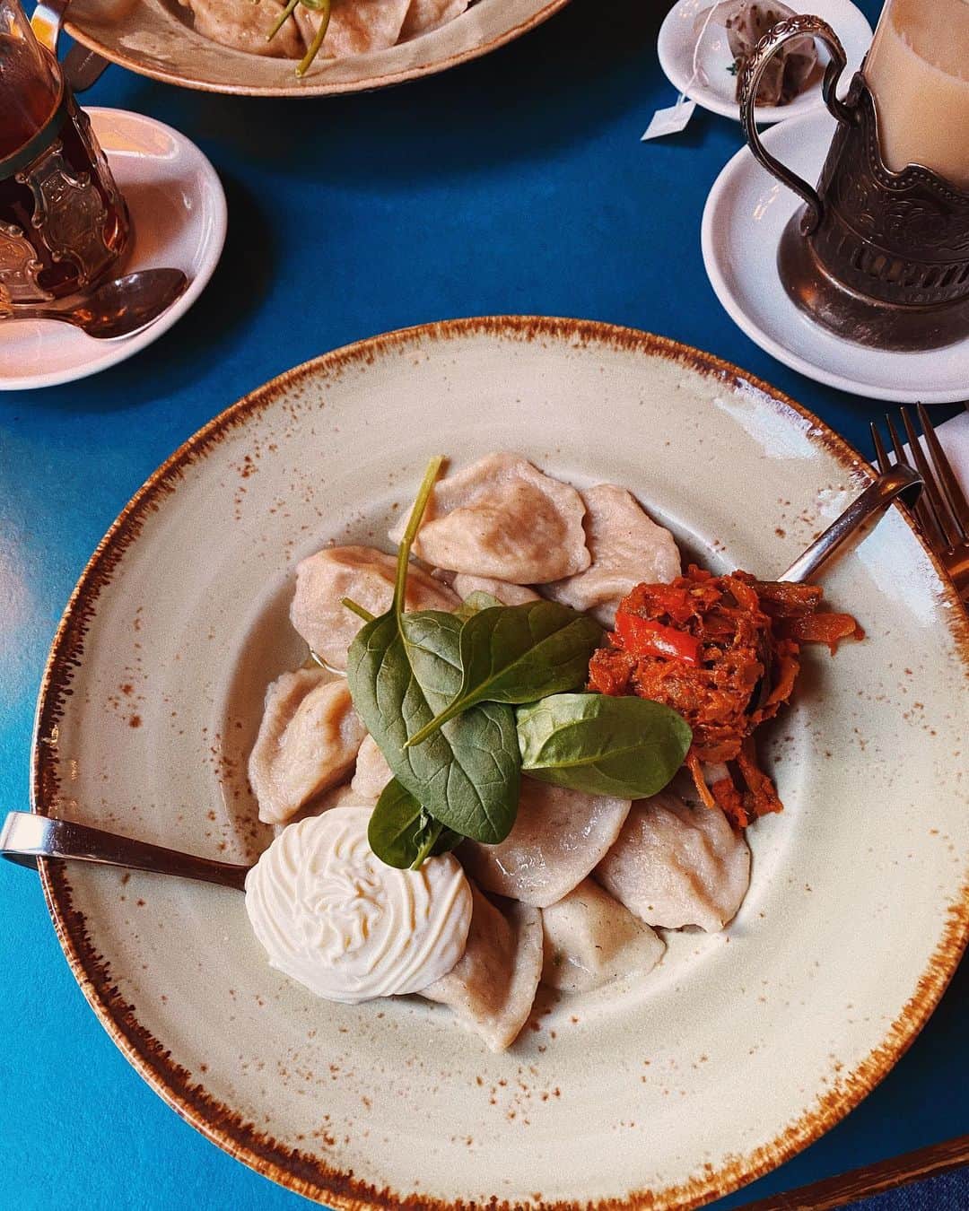 STIL IN BERLINのインスタグラム：「It’s Wareniki-Weather - here filled with potatoes and served at the Kreuzberg location of Datscha.  #berlinfood #foodinberlin #berlinwinter #wareniki #pierogi #lunchinberlin #berlinlunch #visitberlin」