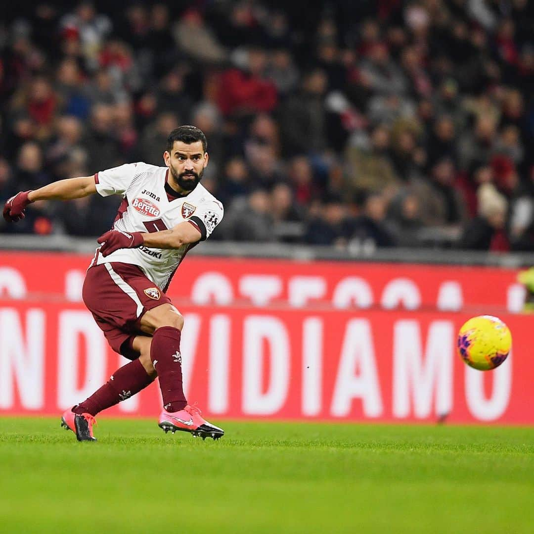 トマス・リンコンさんのインスタグラム写真 - (トマス・リンコンInstagram)「Full-time Milán vs Torino 4-2 #CoppaItalia "Todo lo negativo (presión, desafíos) es toda una oportunidad para mí de levantarme". Mamba motivation 🙏🏼」1月29日 23時47分 - tomasrincon8