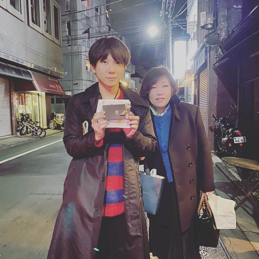 古市憲寿さんのインスタグラム写真 - (古市憲寿Instagram)「真理子さんからちょっと早いバレンタインチョコもらいました😊聘珍楼の薬膳チョコ。」1月29日 23時41分 - poe1985