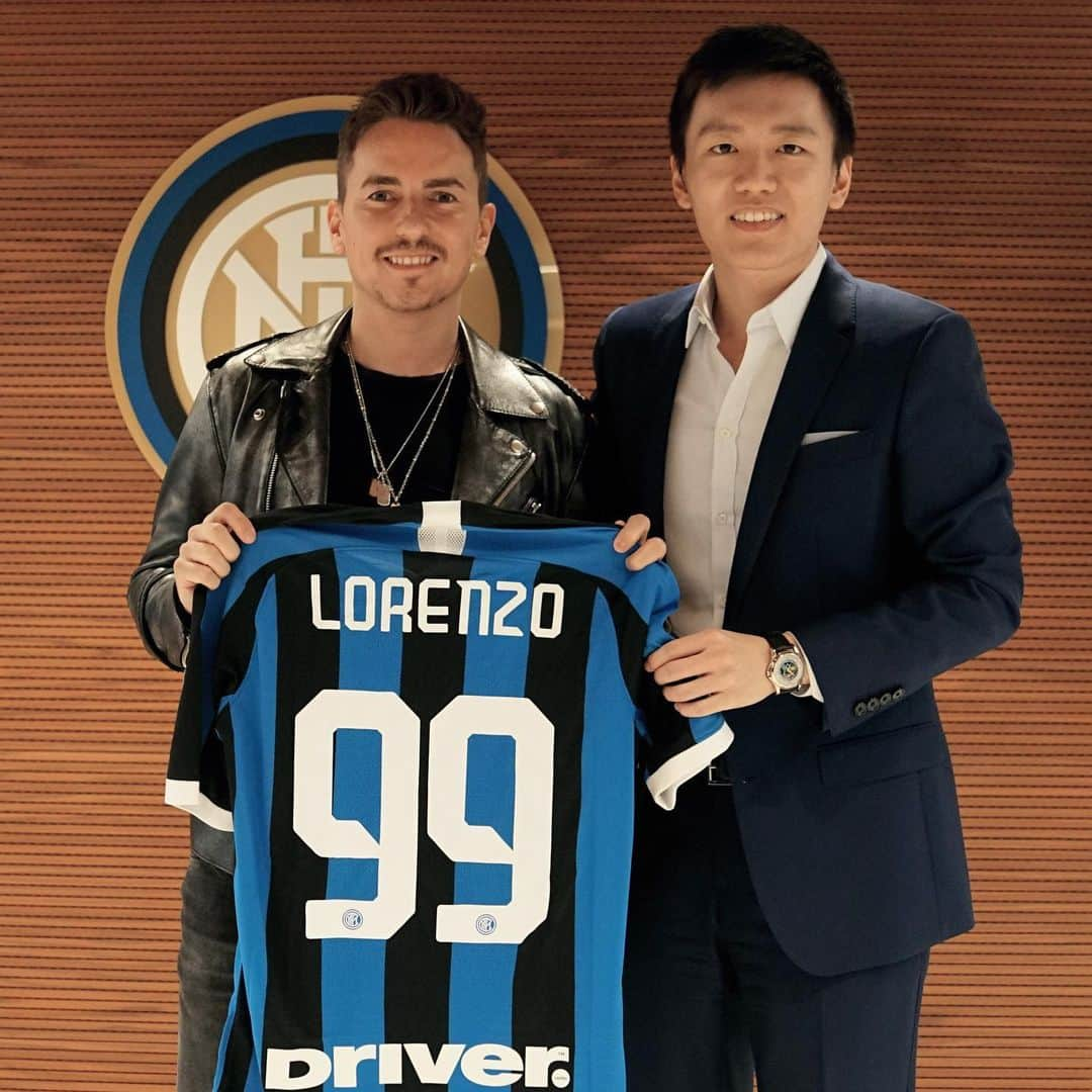 インテルナツィオナーレ・ミラノさんのインスタグラム写真 - (インテルナツィオナーレ・ミラノInstagram)「JORGE LORENZO AT INTER HQ 🏍⚫️🔵 The retired GP motorcycle road racer visits our headquarters for an afternoon of speed and innovation! #Inter #ForzaInter #NotForEveryone #Football #MotoGP」1月29日 23時54分 - inter