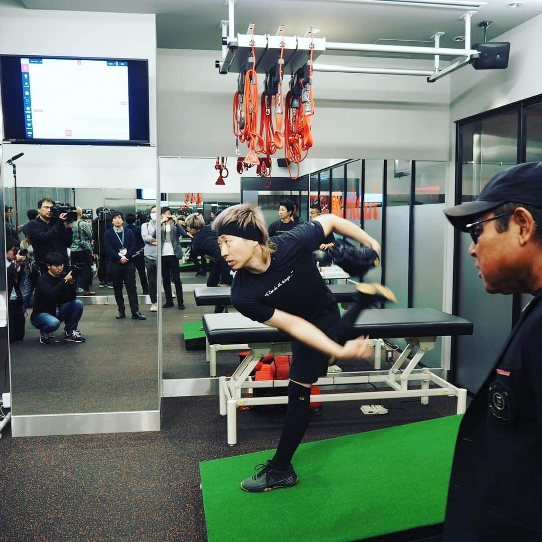 田中大貴さんのインスタグラム写真 - (田中大貴Instagram)「DriveLine Baseballのmethodは日本では提携しているTotalWorkoutで行うことができる。  球速をはじめとした投手としての各スキルが向上するプログラム。  今季、金子千尋投手のここぞの球速、キレがどうなっているのか楽しみで仕方ありません。  #金子千尋 #金子弌大  #北海道日本ハムファイターズ  #トータルワークアウト  #自主トレ #公開」1月30日 0時00分 - daiki.tanaka_1980