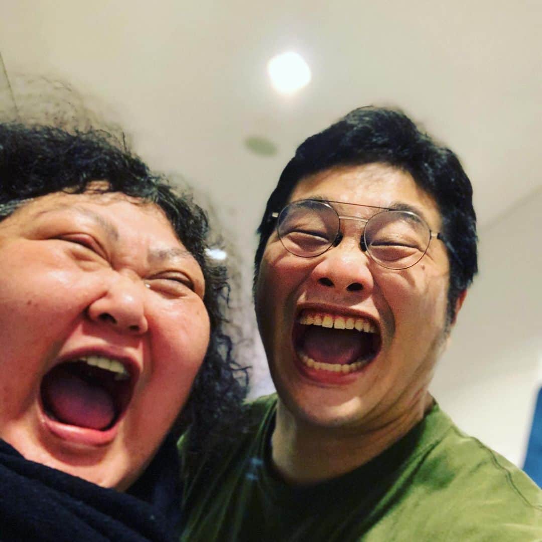松尾諭のインスタグラム：「平田さん御来店〜。 Oしろー御来店〜。 #アルトゥロ・ウイの興隆  #平田敦子  #前田旺志郎  #爆笑写真」