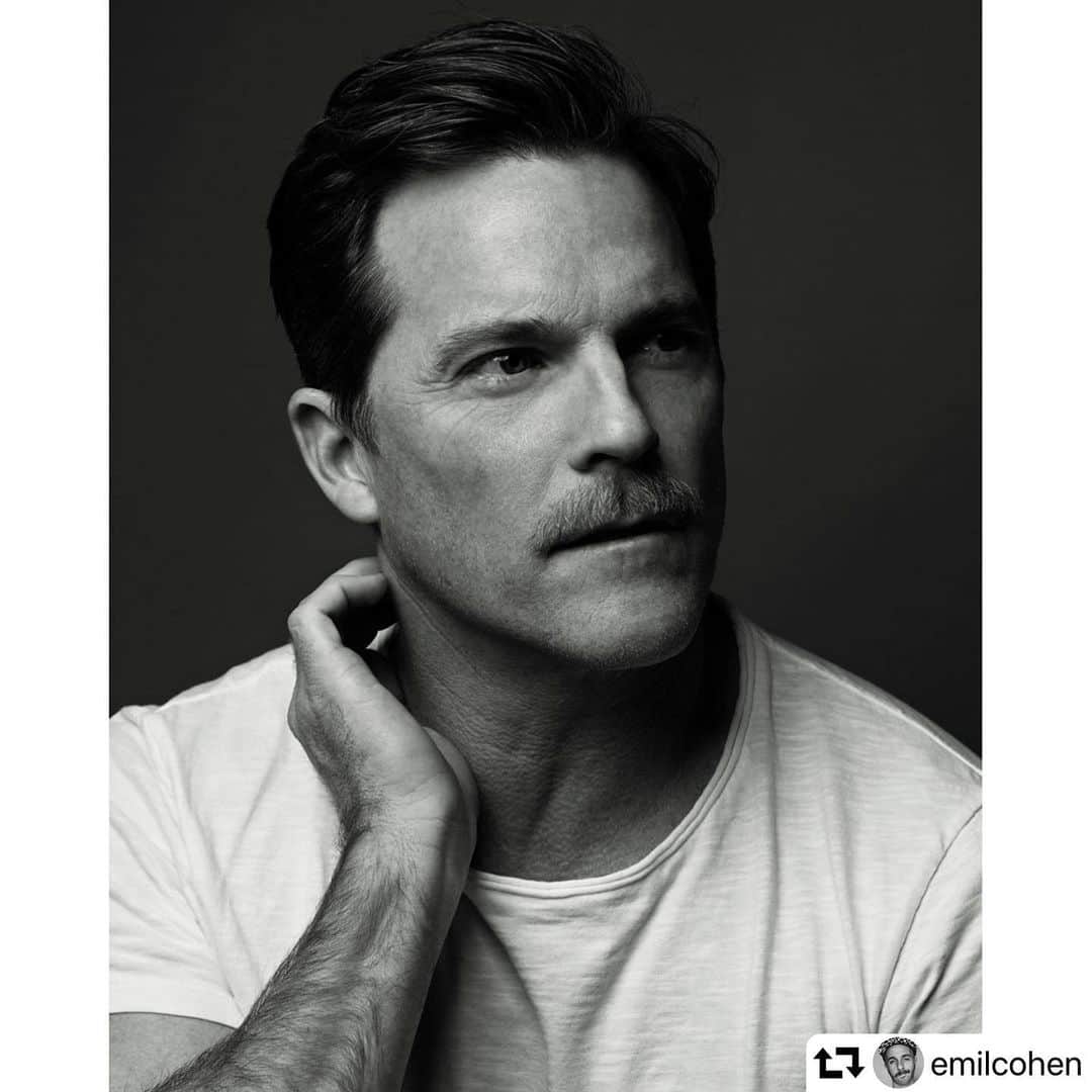 マイケル・ドイルのインスタグラム：「Thanks for letting me sit  #repost @emilcohen ・・・ Mike • @themikedoyle • 01.22.2020」