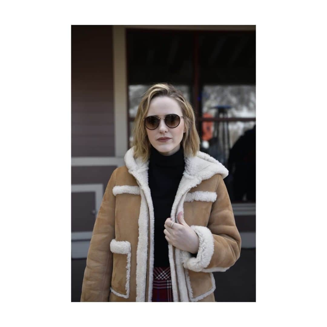 アイシー ベルリンさんのインスタグラム写真 - (アイシー ベルリンInstagram)「Spotted actress Rachel Brosnahan stepping out of the @sundanceorg festival warmely styled up and with frame Buran.  #icberlin #icberlinofficial #sundance #sundancefestival #sundance2020 #eyewear」1月30日 0時21分 - icberlinofficial