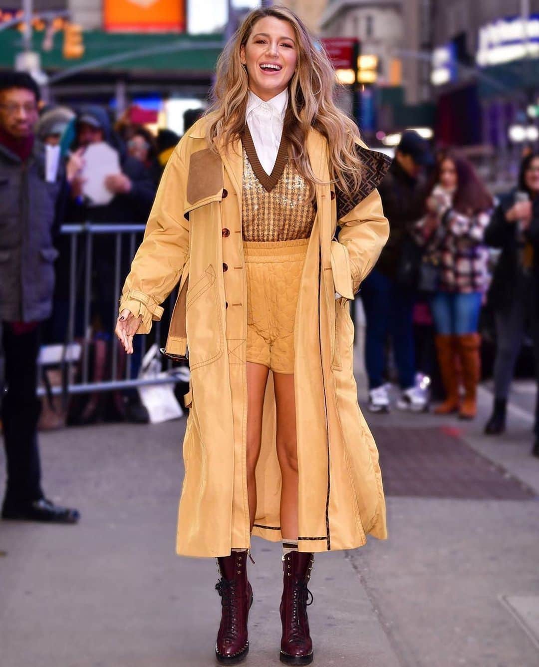 Blonde Saladさんのインスタグラム写真 - (Blonde SaladInstagram)「DID YOU MISS ME?💛 @blakelively is back on the scenes! After the birth of her third child, she’s ready to present her new movie (and give us the best style tips tho) #theblondesalad #blakelively #news #fashion」1月30日 0時25分 - theblondesalad