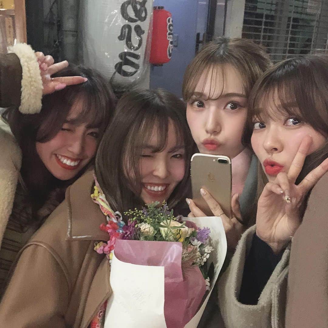 小澤楓さんのインスタグラム写真 - (小澤楓Instagram)「@kotone_kuno ♡ 💍happy wedding💐 . お幸せにねっ♡ . #wedding」1月30日 0時26分 - kaede_cyori