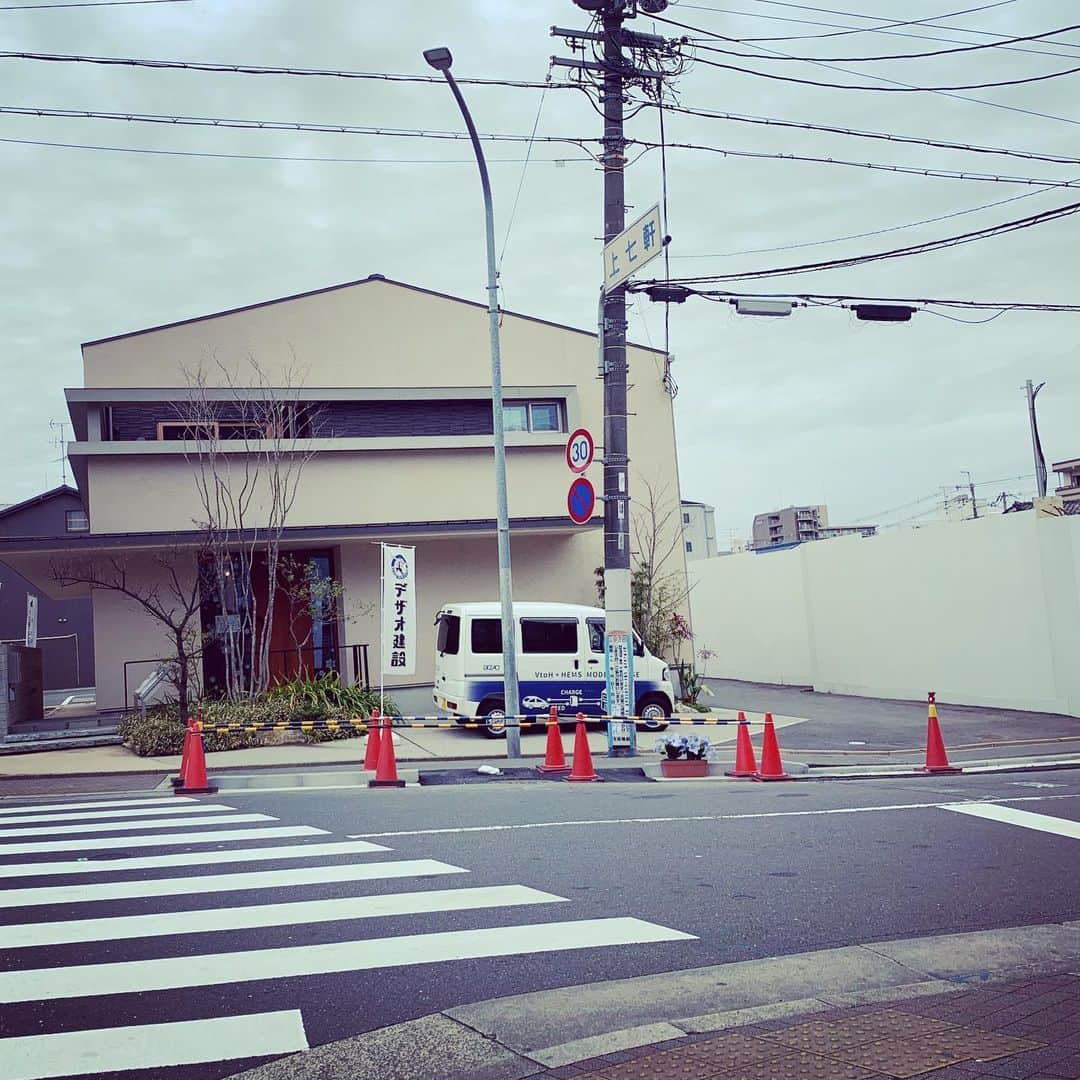 デザオ建設北野展示場さんのインスタグラム写真 - (デザオ建設北野展示場Instagram)「そして、 とこしえの周りでおっきな工事が始まりました。上七軒の景色がまた一変します。#スーパーマーケットの計画だとか。 ライフスタイルリノベーション #マンションリノベ #マンションリノベーション #デザオ建設 #デザオ #DEZAO  #DsLABO #京都#戸建リノベーション #リノベーション #リフォーム  #注文住宅  #家 #住宅 #建築 #暮らし #マイホーム計画 #インテリア #デザイン #家づくり #木の家#和風モダン  #LDK #モノトーンインテリア #和モダン ＊デザオ建設のリフォーム、詳しい情報はこちらからどうぞ → @dezaoreform」1月30日 0時41分 - dezao_kitano2018