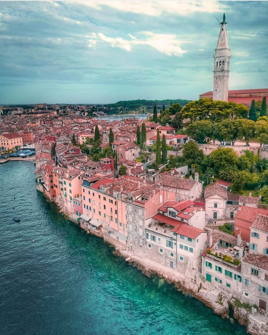 Wonderful Placesさんのインスタグラム写真 - (Wonderful PlacesInstagram)「Rovinj - Croatia ✨💚💚💚✨ . Picture by ✨✨@vladfran.croatia✨✨ #wonderful_places for a feature 💚」1月30日 0時42分 - wonderful_places