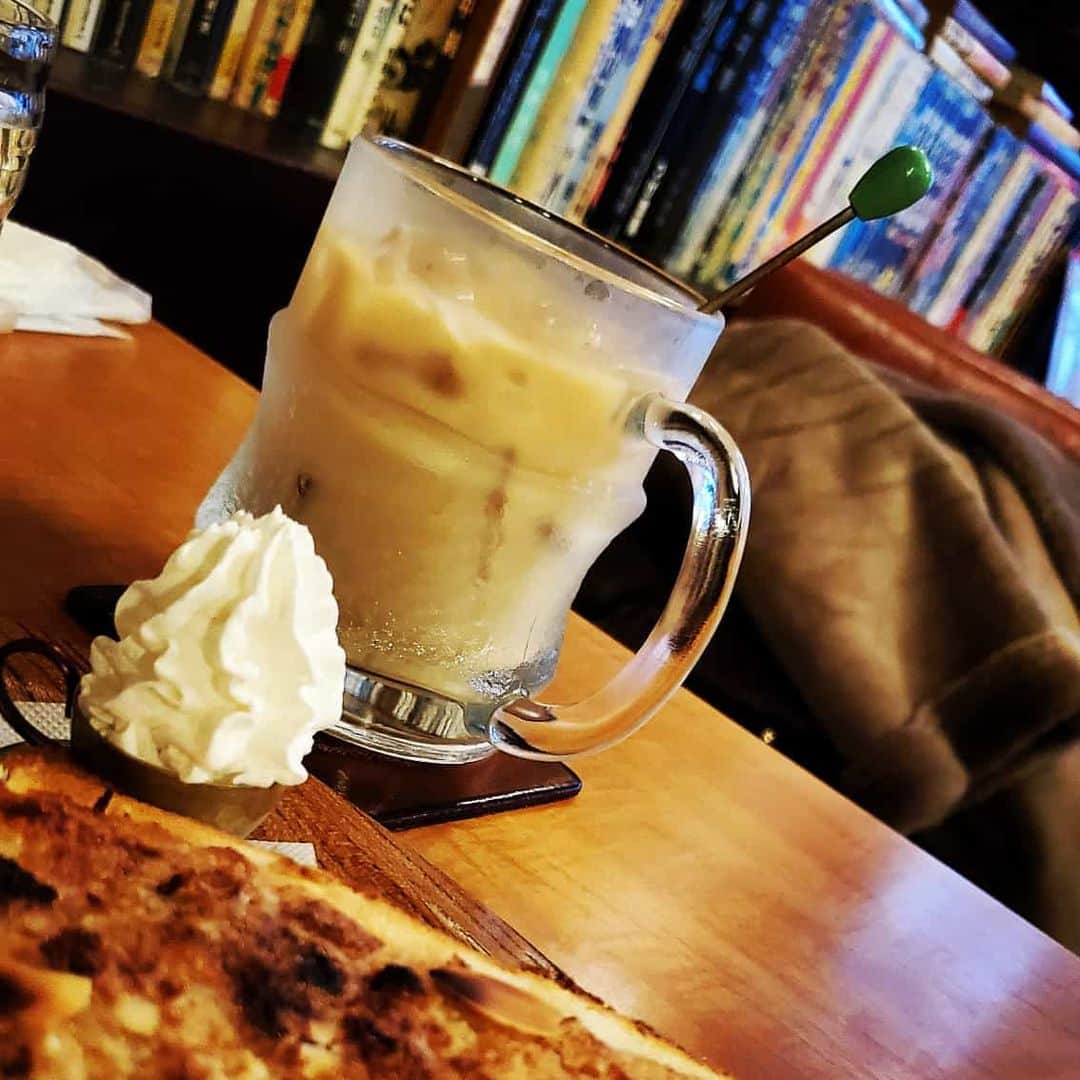 金本浩二のインスタグラム：「😊レトロな喫茶で、冷コ😅とアーモンドトーストからの、黒毛和牛生パスタ🍝」