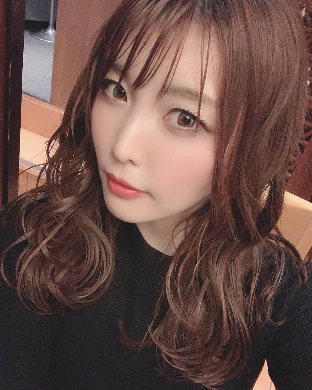 新村あかりのインスタグラム：「美容院行ってきたよ😊💕 #ヘアアレンジ #濡れ髪スタイリング」
