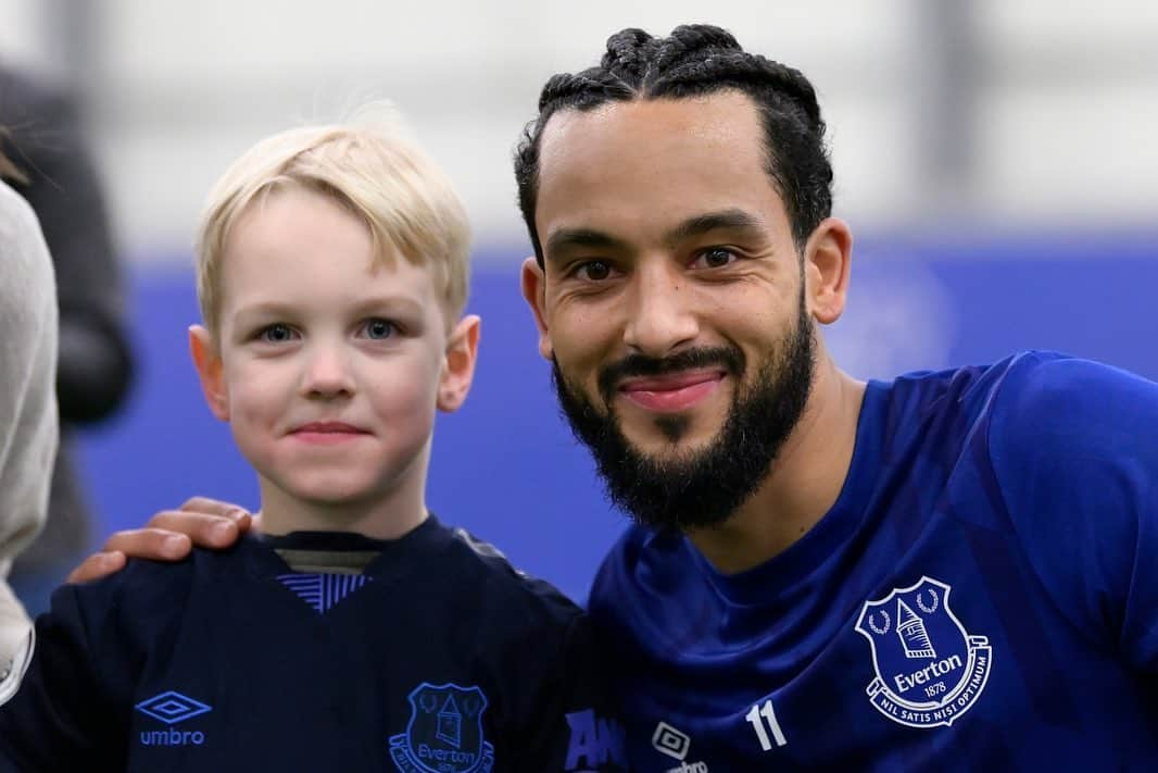 セオ・ウォルコットさんのインスタグラム写真 - (セオ・ウォルコットInstagram)「Great to meet these young blues at training yesterday 💙 @everton」1月30日 1時33分 - theowalcott