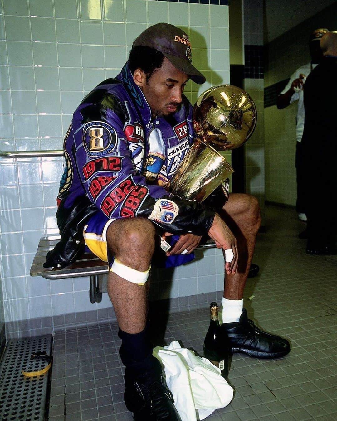 オデル・ベックハン・ジュニアのインスタグラム：「You taught us ALL so many valuable lessons Kobe. Your sacrifice and dedication to this game is somethin that ever athlete can admire. You showed us that there is no substitute for hard work. You’ve been thru it, yet u always found a way to overcame it all. This one hurt beyond words. I still can’t believe it. Somethin I live by and constantly remind myself of is that “Tomorrow isn’t promised.” We’re gonna miss u brother. My prayers go out to the Bryant family and others. 2020 is for u champ, that’s my word!!! Rest easy King. Rest easy GiGi. LUV」
