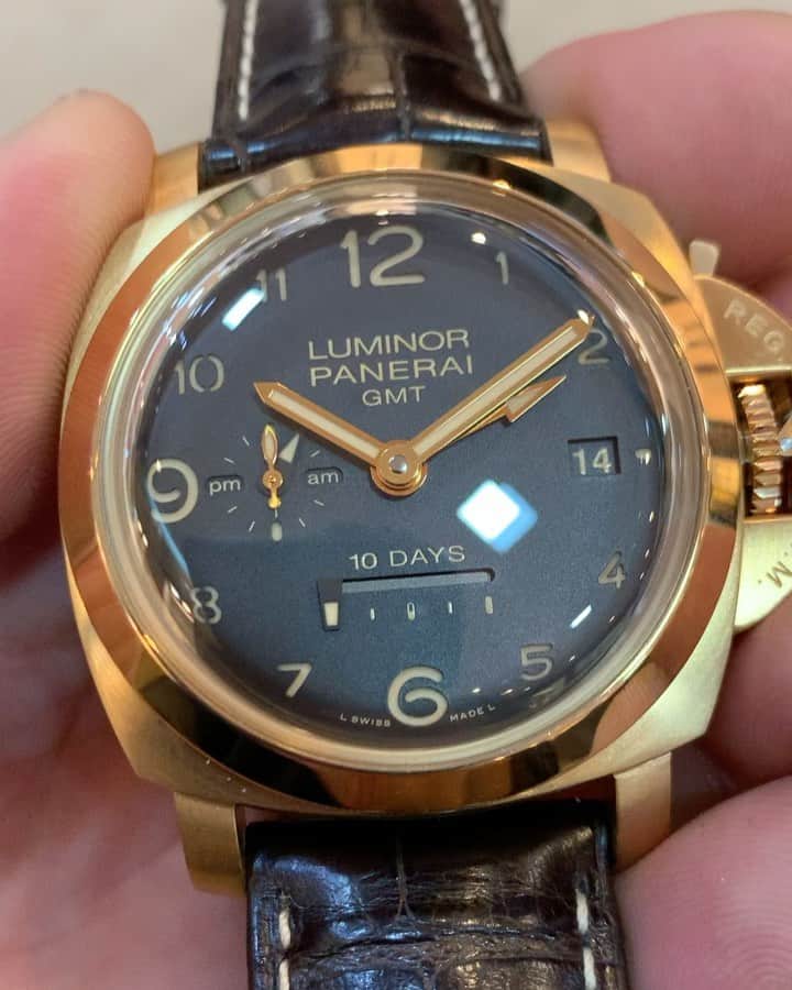 パネライのインスタグラム：「What are your thoughts on the very last piece of the #Panerai #PAM488 Luminor Marina Kuwait Edition 10 Day GMT in Red Gold?  Only 10 pieces ever made.  Had the luxury of checking this piece in person on my recent road show in the Middle East. #paneraicentral」