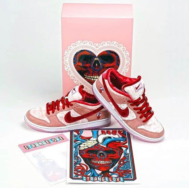 Nice Kicksさんのインスタグラム写真 - (Nice KicksInstagram)「LINK IN BIO for more info // The Strangelove x Nike SB Dunk Low Valentine’s Day may see a romantic release date. Are you feeling this upcoming collab? 👀♥️」1月30日 2時11分 - nicekicks