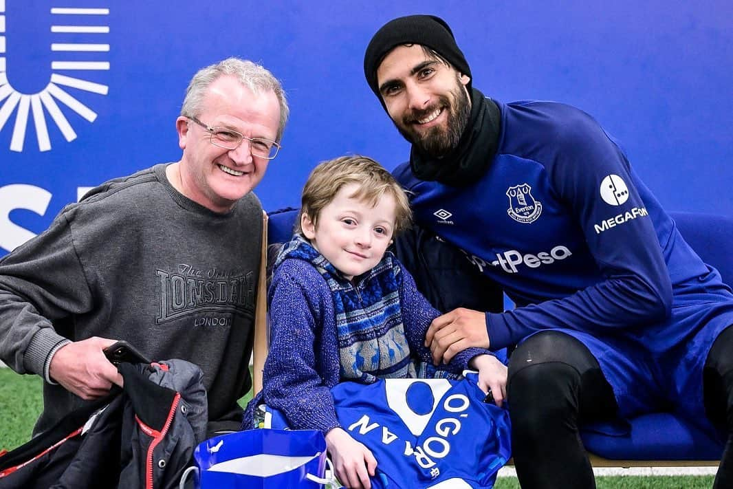 アンドレ・ゴメスさんのインスタグラム写真 - (アンドレ・ゴメスInstagram)「It was such a pleasure to spend time with this incredible children and their families. Great to meet you, Blues! Wish you all the best! 💙 @everton」1月30日 2時18分 - aftgomes21