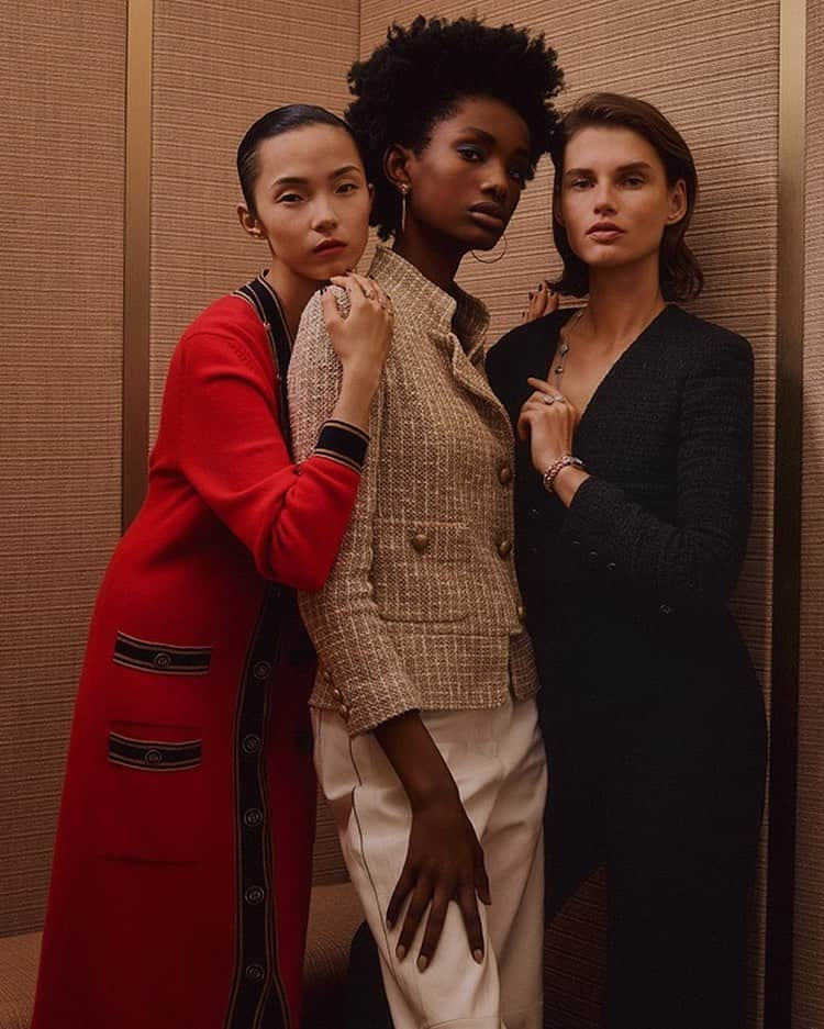 IMG Modelsさんのインスタグラム写真 - (IMG ModelsInstagram)「Closer. ➕ @jujujuxiaowen + @imari_karanja star in #Chanel (@chanelofficial)’s #OverTheMoon #FineJewelry + #Timepieces campaign. #📷 @thurstanredding #👗 @charlottecolletcollet #⭐️ #IMGstars」1月30日 2時34分 - imgmodels