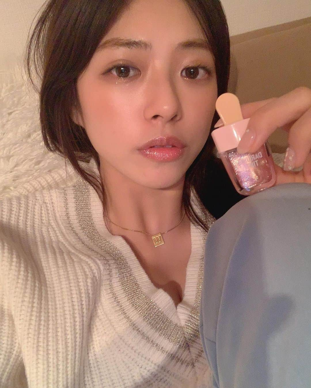 わちみなみさんのインスタグラム写真 - (わちみなみInstagram)「ひっさしぶりに #韓国コスメ 買った！﻿ #エチュードハウス の﻿ #ディアダーリンウォータージェルティント﻿ ﻿ オピュとかも気になってたけど﻿ 渋谷パルコでたまたま見かけて一目惚れした🥺✨﻿ ﻿ 名前がかわいいな😊﻿ ﻿ #わちコスメ﻿ #voce #vocest #わちみなみ」1月30日 2時36分 - wacchime