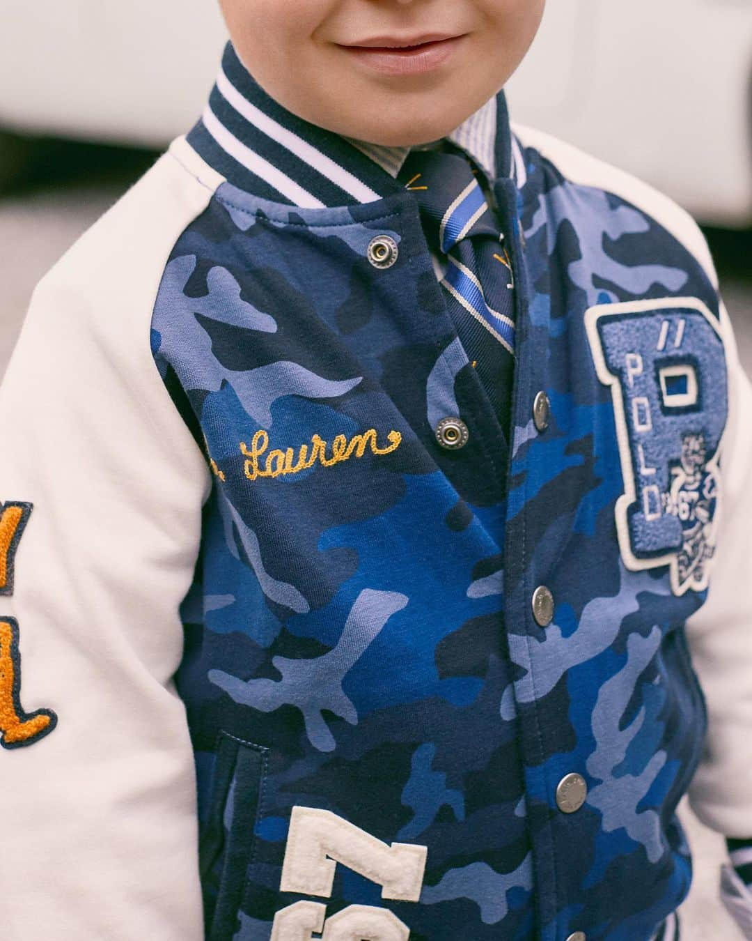 Polo Ralph Laurenさんのインスタグラム写真 - (Polo Ralph LaurenInstagram)「Patches and Patterns.  Dress your little one in a letterman jacket from our new kid's collection.  Discover the full collection via link in bio.  #PoloRalphLauren #RLKids」1月30日 2時40分 - poloralphlauren