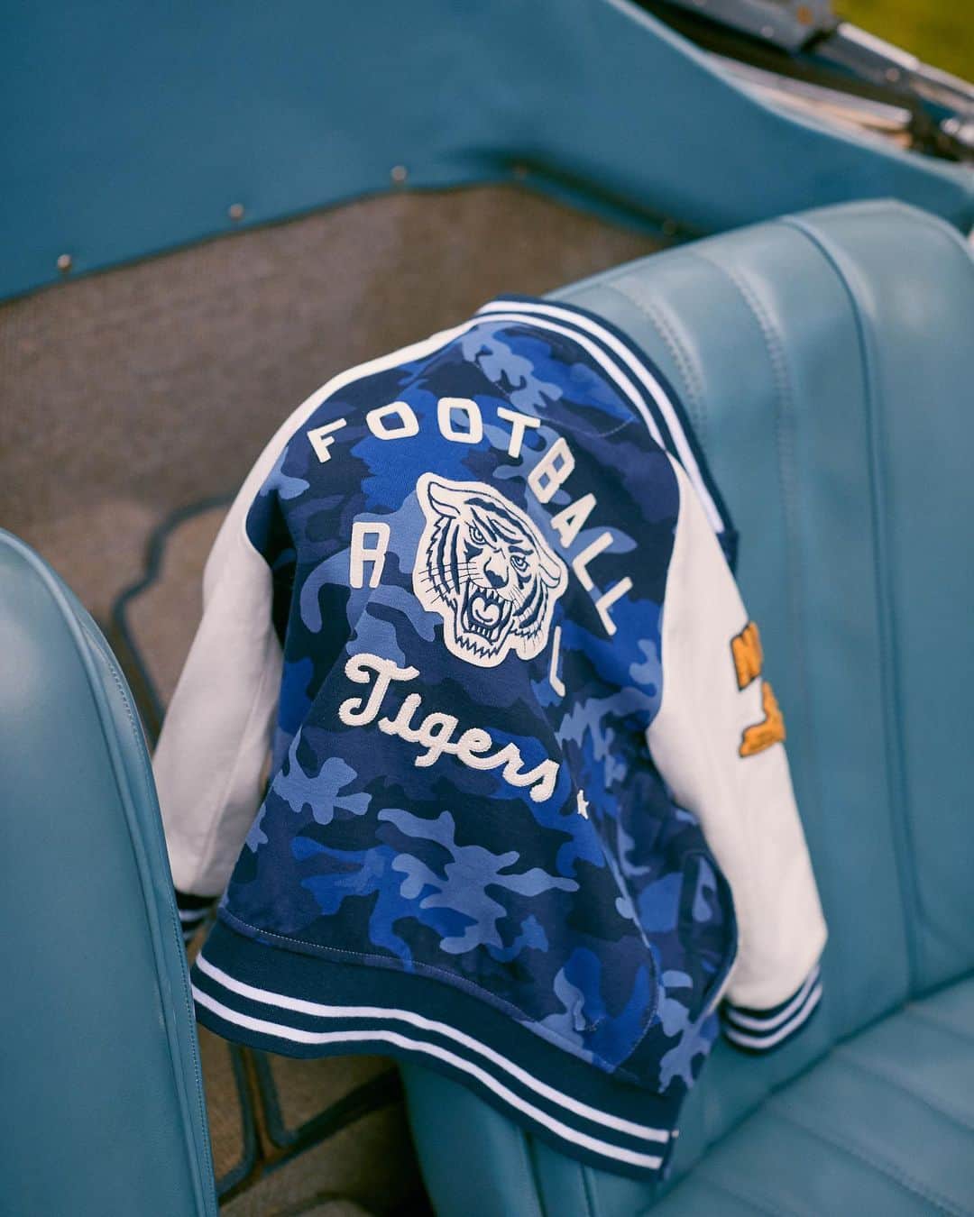 Polo Ralph Laurenさんのインスタグラム写真 - (Polo Ralph LaurenInstagram)「Patches and Patterns.  Dress your little one in a letterman jacket from our new kid's collection.  Discover the full collection via link in bio.  #PoloRalphLauren #RLKids」1月30日 2時40分 - poloralphlauren