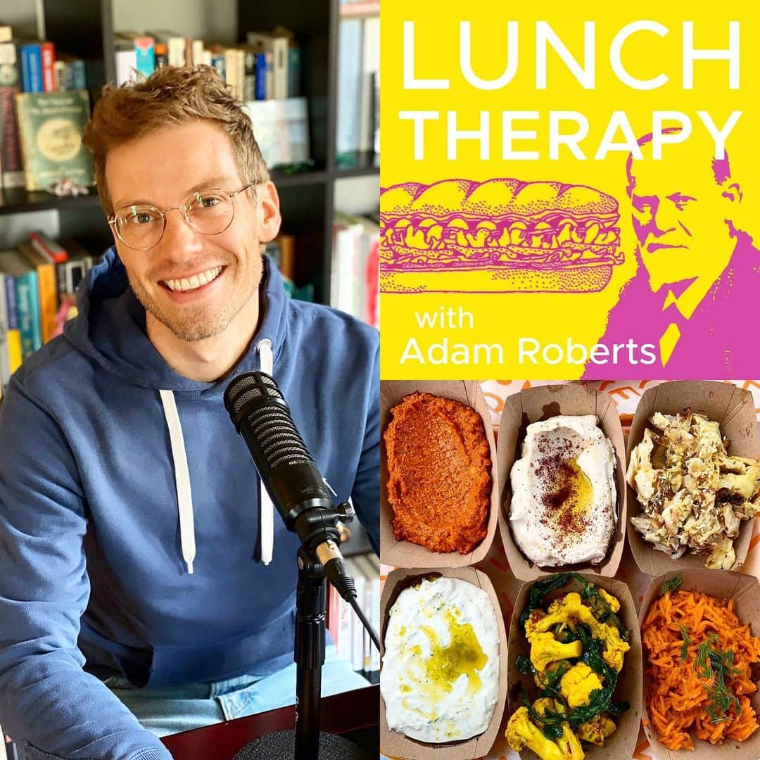 バーレット・フォアのインスタグラム：「Wanna know what my lunch says about my daddy issues?  My fantastic foodie friend Adam Roberts and I delve deep into dips in his podcast, Lunch Therapy. Talk about unpacking your lunch! 🙄😉🥗🙋🏼‍♂️😢🤯 Available on Apple Podcasts.  Link in bio. . . #lunchtherapy #botanica #kismet #ncisla @lunchtherapy  @amateurgourmet @csj214 @botanicafood @kismetlosangeles @kismetrotisserie @ncisla」