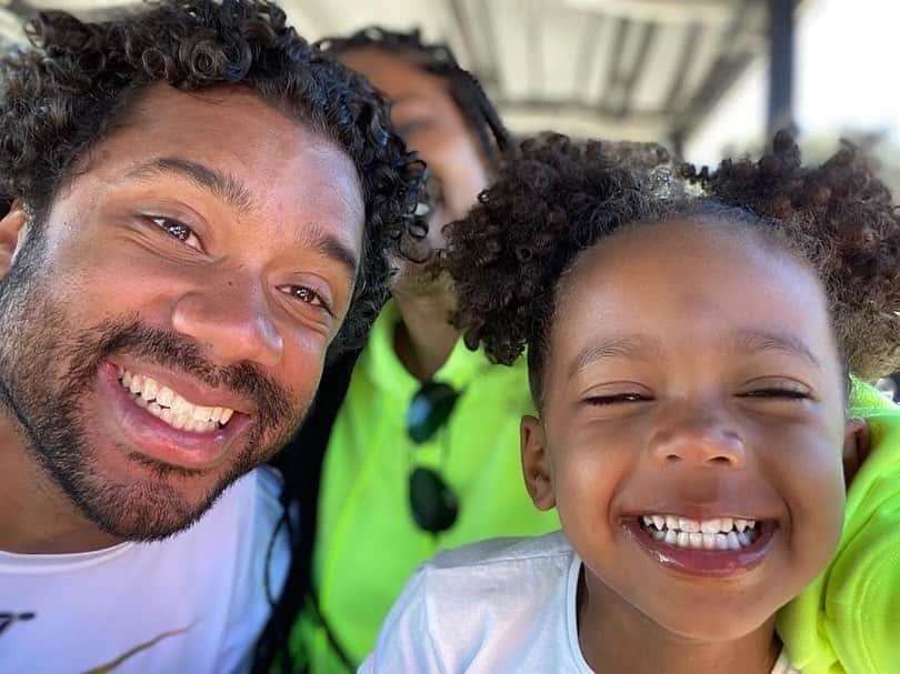 People Magazineさんのインスタグラム写真 - (People MagazineInstagram)「The tragic death of Kobe Bryant is inspiring fathers everywhere to reflect on the major role of being a “girl dad” that was extremely meaningful to the pro athlete. ❤️ | #Regram @dangerusswilson, @alroker, @kylerudolph82 via Twitter」1月30日 3時08分 - people