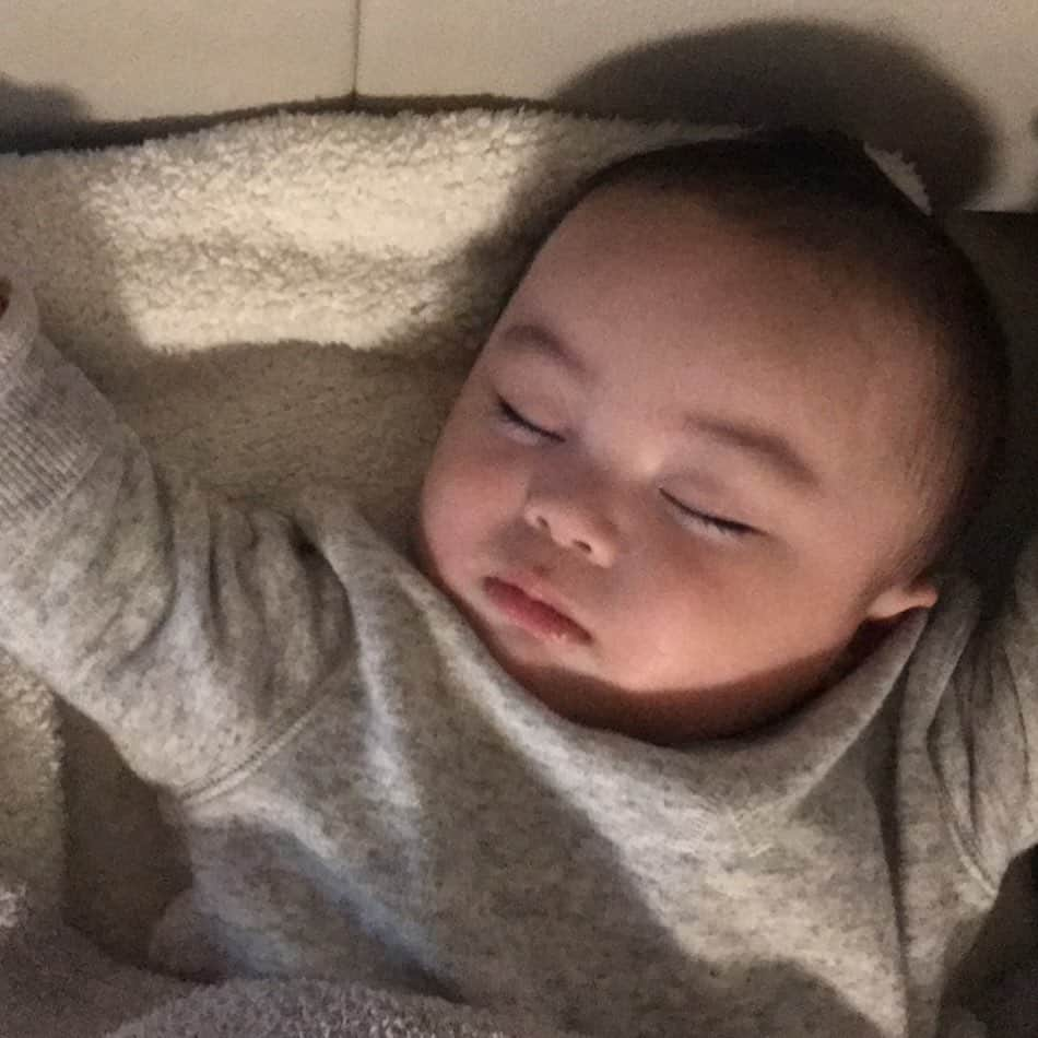 湯浅洋のインスタグラム：「おやすみ😴 僕の名前は檜と書いて 〃かい” です^ ^ KAI #孫 #grandson」