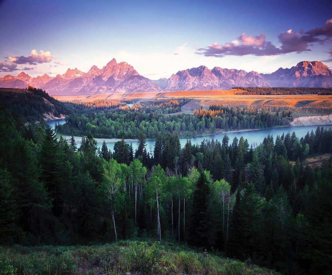 National Geographic Creativeさんのインスタグラム写真 - (National Geographic CreativeInstagram)「Photo by @ladzinski | The Teton Range illuminated by sunrise in Grand Teton National Park, Wyoming. #Wyoming #Landscape #Sunrise」1月30日 4時20分 - natgeointhefield