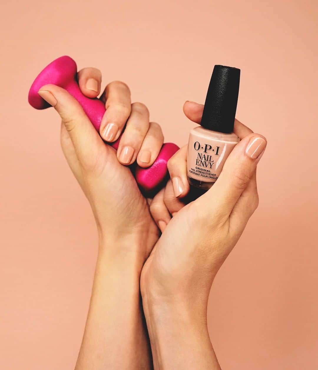 OPIさんのインスタグラム写真 - (OPIInstagram)「#StrongNails to keep up with your fit body in 2020 🏋🏻‍ ⁠#OPINailEnvy in #SamoanSand ⁠ ⁠ ⁠ ⁠ #NailStrengthener #NailGoals #OPIObsessed ⁠#NailCare #SelfCare ⁠」1月30日 5時05分 - opi