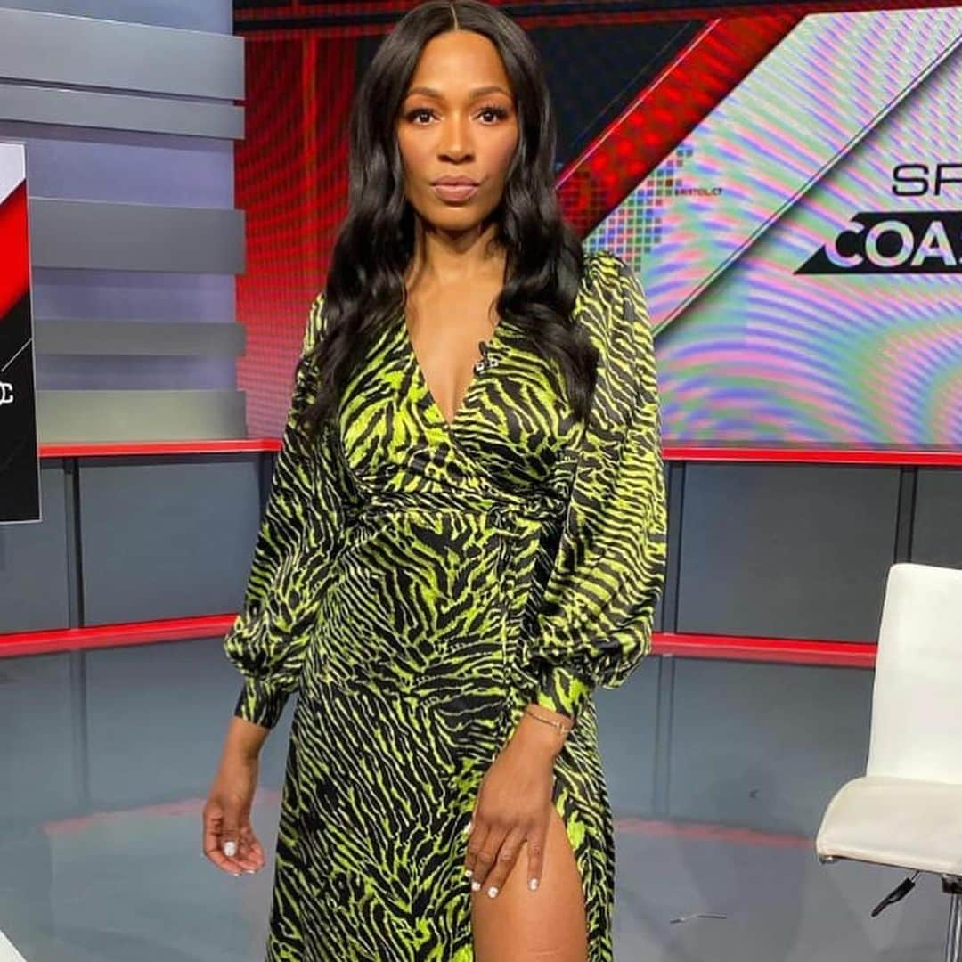 ガブリエル・ユニオンさんのインスタグラム写真 - (ガブリエル・ユニオンInstagram)「This week’s #WCW is one of the greats… the beautiful and talented @carichampion . Today is officially Cari’s final day at ESPN after seven years with the network. She has been in the field for almost 20 years, starting as a local reporter, and working her way up to the top as an anchor for SportsCenter. She lives up to her last name and Champions those around her. “I wanted to give people a voice that didn't have a voice. I'm always fighting for the underdog.” When I read that quote from her, I knew she was my girl (and not just because she also happens to be a fellow Bruin). She does things her way, and people take notice. She is a very close friend and always the life of every party and is quick to join my antics and adventures. She is also a trusted friend who tells me the truth no matter how difficult. A real LA girl through and through. On top of her personal achievements, she started a charity called @browngirlsdream which provides support and a safe space for young women of color who are looking to make a difference in our society through sports, entertainment, media and the arts. We are going to miss you as our ESPN staple, but can’t wait to join you wherever your journey takes you next. Let us lift her up in the light of goodness and hold her there.」1月30日 5時13分 - gabunion