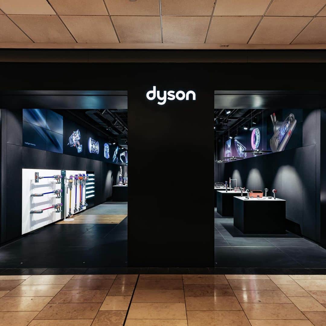 Dysonさんのインスタグラム写真 - (DysonInstagram)「Welcome to Dyson Demo Store Vancouver. Today we open our second Canadian store. Located in @cfpacificcentre , visit the store to get hands on with the latest Dyson technology. #dyson #dysondemo #vancouvershopping #vancouver #pacificcentre #instatech」1月30日 5時16分 - dyson