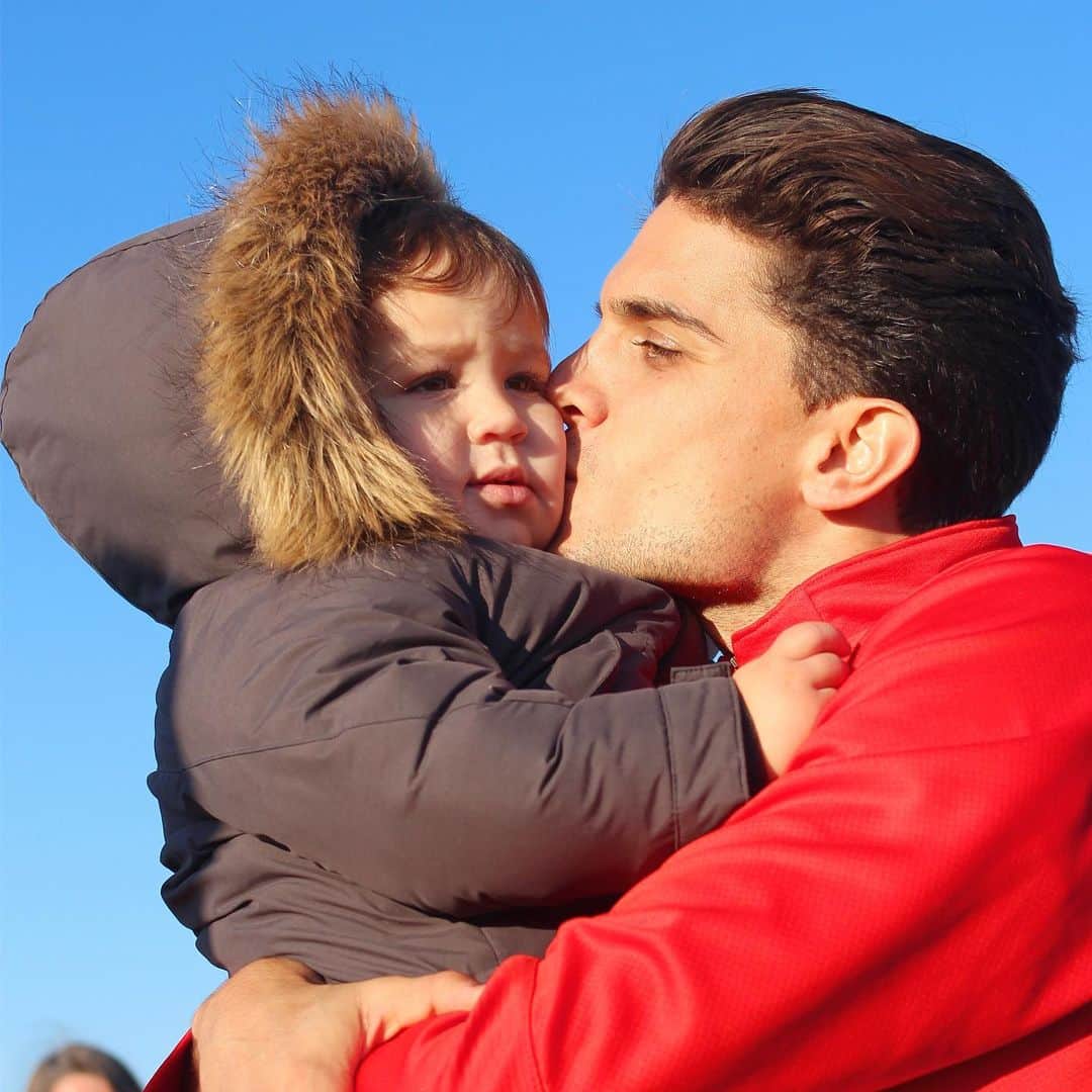 マルク・バルトラのインスタグラム：「Mi sobrino Luca cumple 2 añitos! 🐻😍 Es un amor de niño! Felicitats petit Luki! T’estimo! 😘🎂 #HappyBirthday #Family #TietMarc」