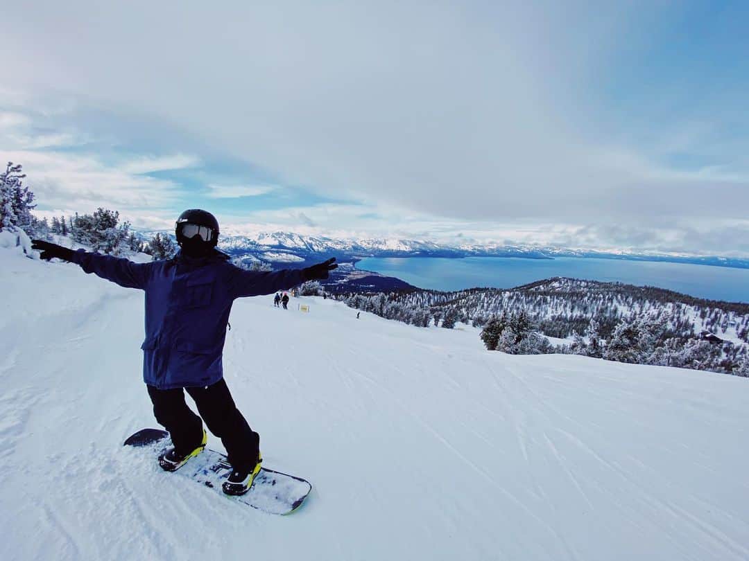 オースティン・ノースのインスタグラム：「A stuffy nose but beautiful scenery.」