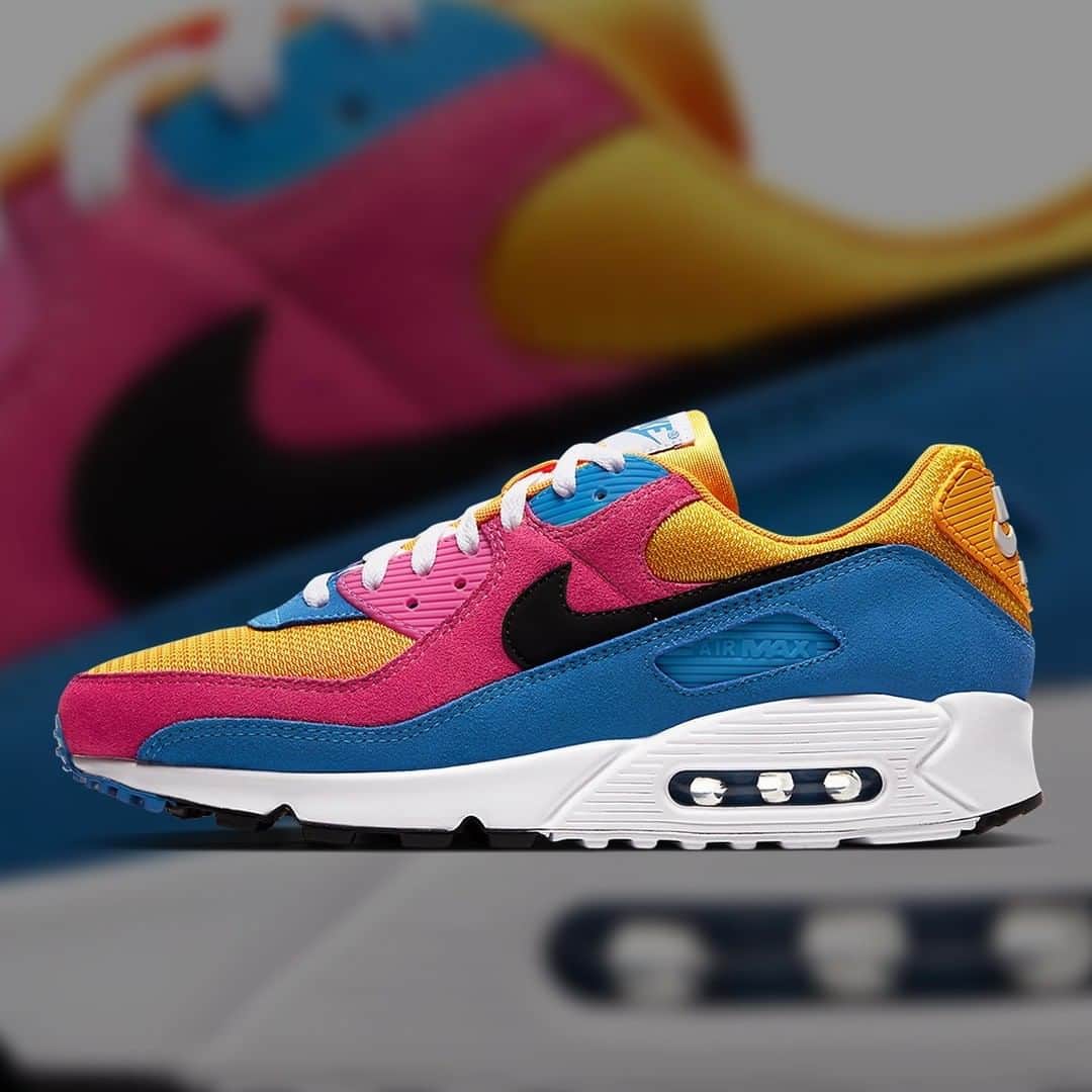 Sneaker Newsさんのインスタグラム写真 - (Sneaker NewsInstagram)「The Nike Air Max 90 expands from its OG-styled colorways with this multi-colored take with blue, fuchsia, and a golden yellow. For a closer look at this upcoming release, tap the link in our bio.」1月30日 5時52分 - sneakernews