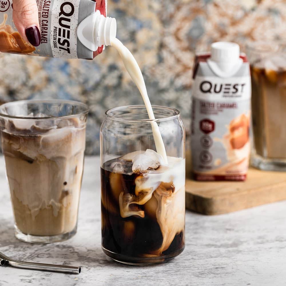 questnutritionさんのインスタグラム写真 - (questnutritionInstagram)「Salted Caramel Protein Cold Brew ☕️💪 • 👉 GET FULL RECIPE ➡️ LINK (tap.bio) IN BIO (swipe left from 1st card to 2nd card) 👈 • Per serving: 10g protein, 2g carb, 9g fat (1g net carbs) #OnaQuest #Questify #QuestNutrition」1月30日 6時01分 - questnutrition