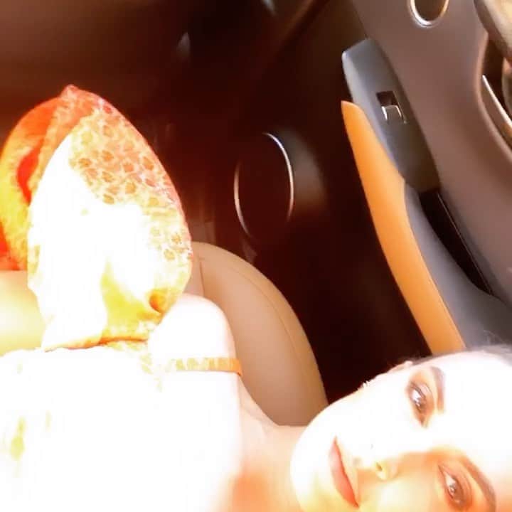 Elizabeth Chambers Hammerのインスタグラム：「Because @sonjamchristensen is v serious about arriving wrinkle-free」