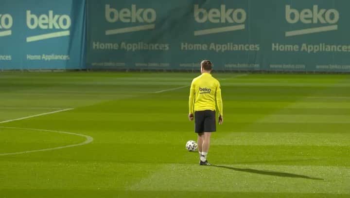 イヴァン・ラキティッチのインスタグラム：「Eintagsfliege? Zweitagsfliege?😂🤷🏼‍♂️ having some fun with  my bro @mterstegen1 🙌💪 #gameday #fun #copadelrey」